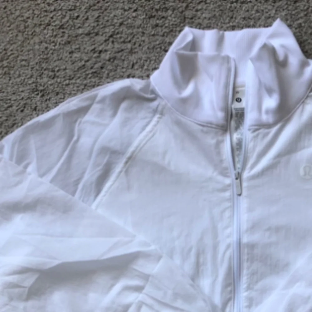 LULULEMON Jacket.NWOT. - Picture 3 of 12